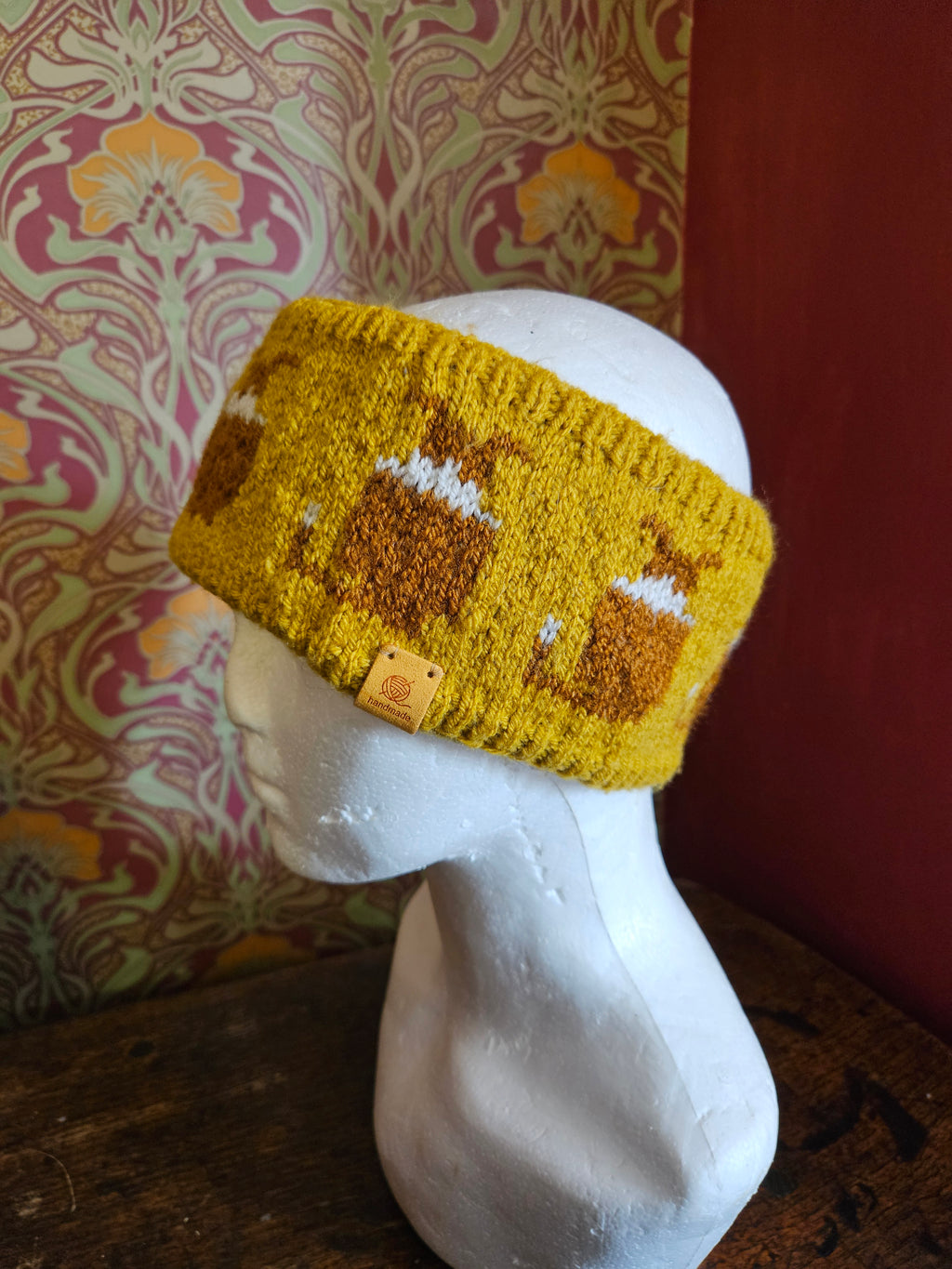 Earwarmer with collies. Fully lined