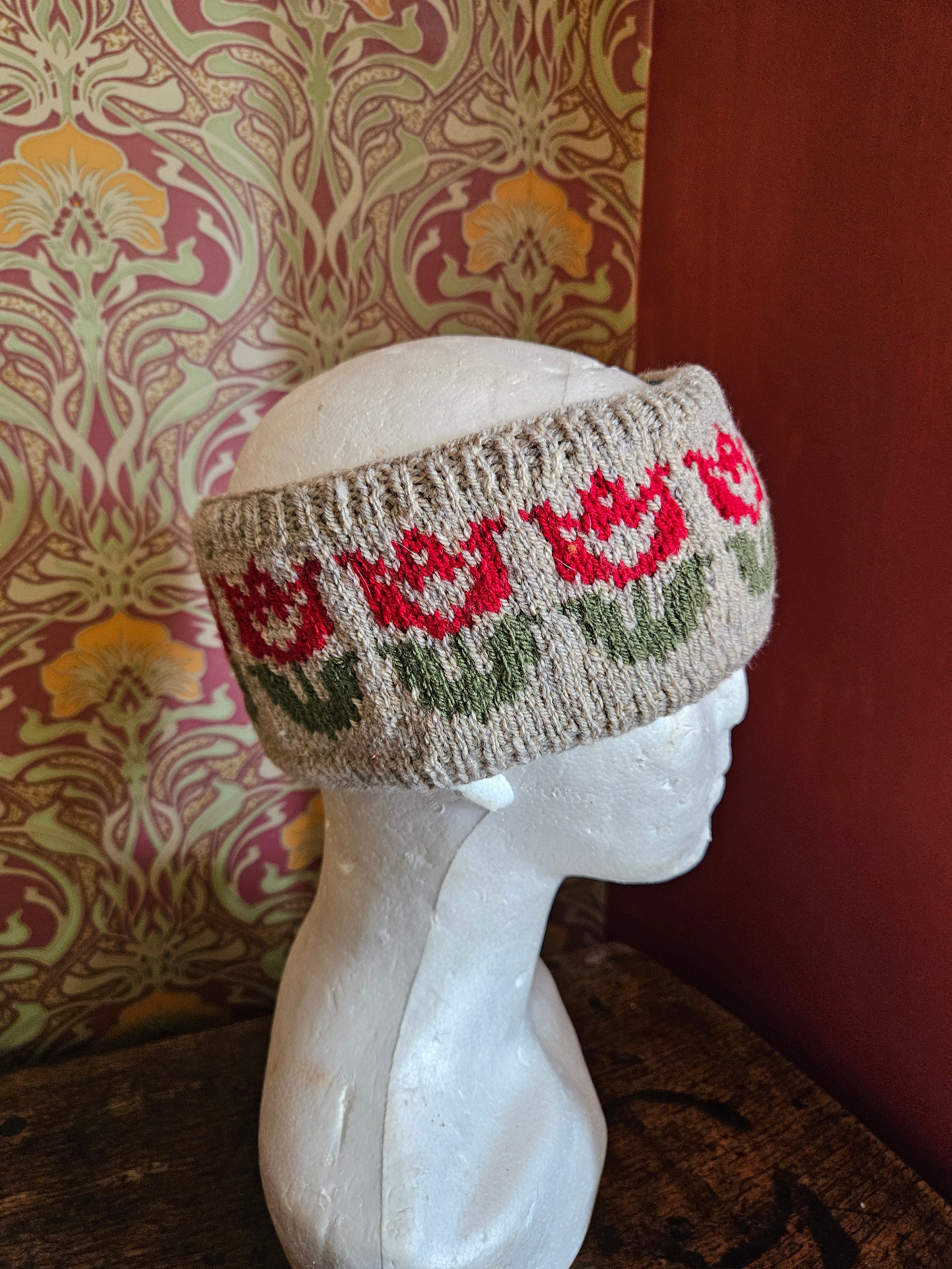 Earwarmer with floral design. Fully lined