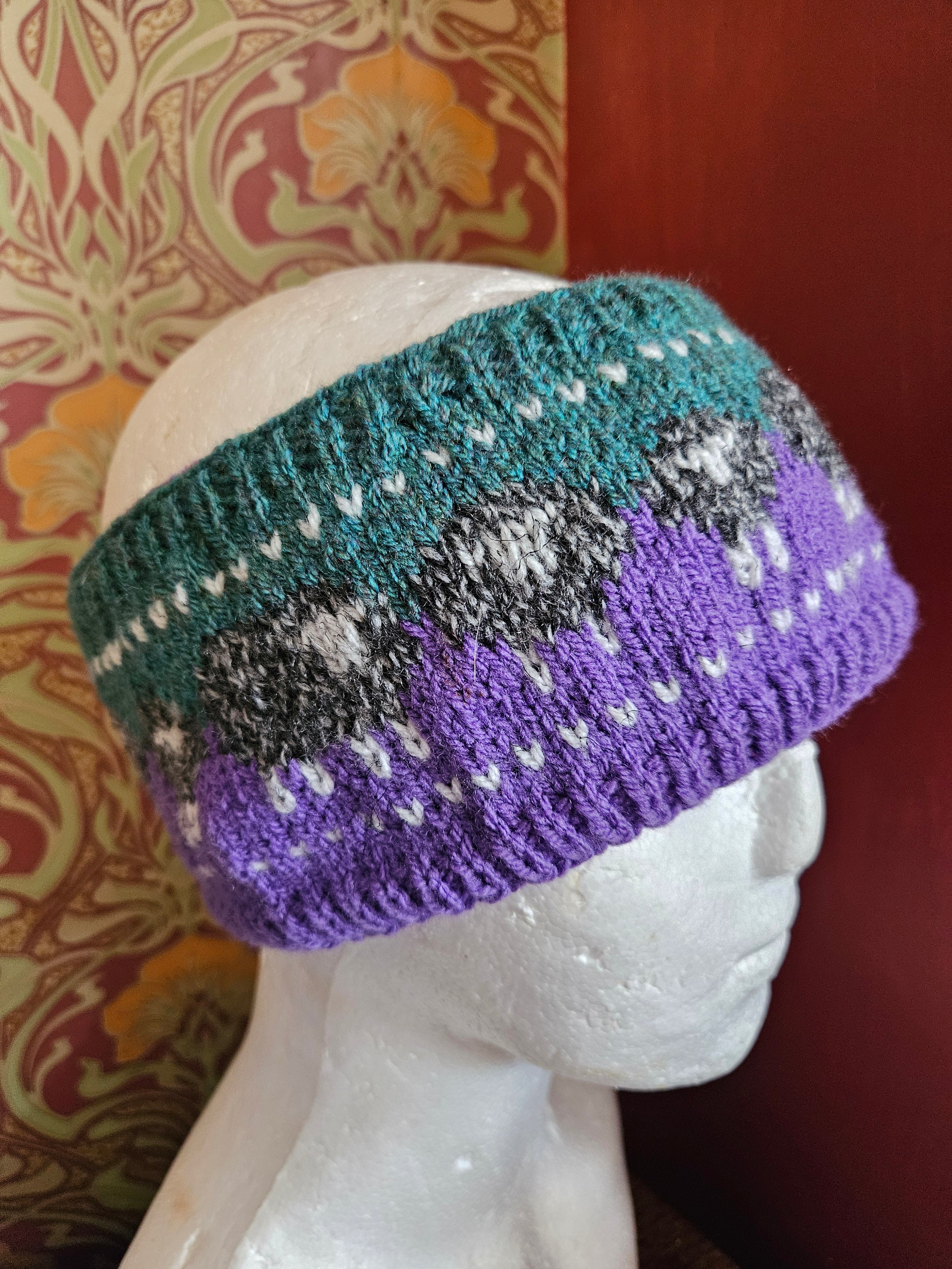 Earwarmer with sheep design
